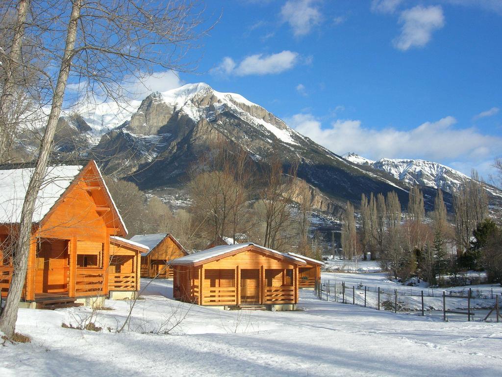 Camping, Hotel De Plein Air Les Cariamas Chateauroux-les-Alpes Kültér fotó