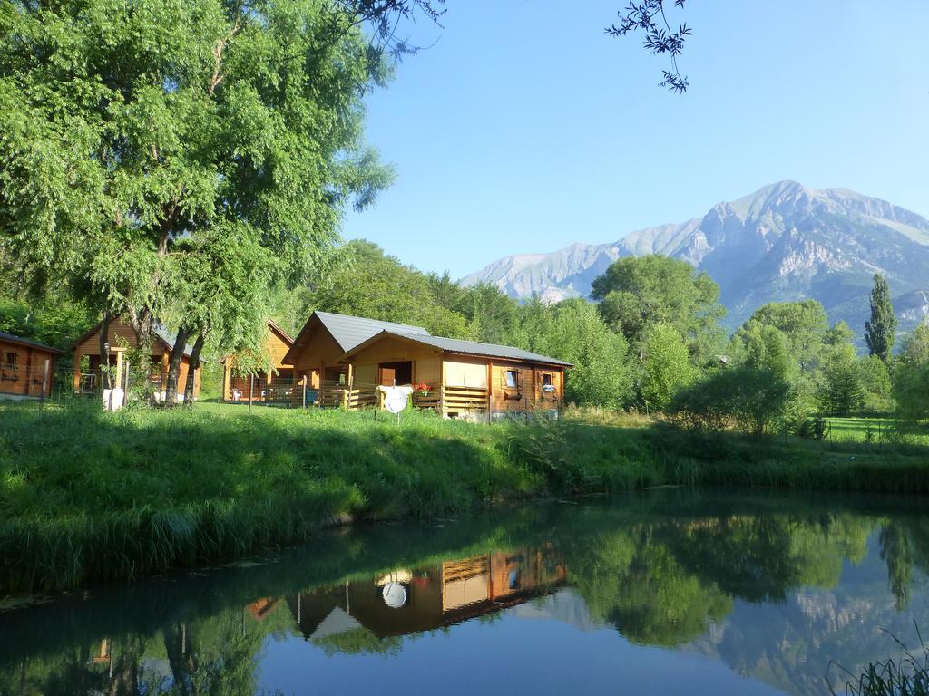 Camping, Hotel De Plein Air Les Cariamas Chateauroux-les-Alpes Kültér fotó