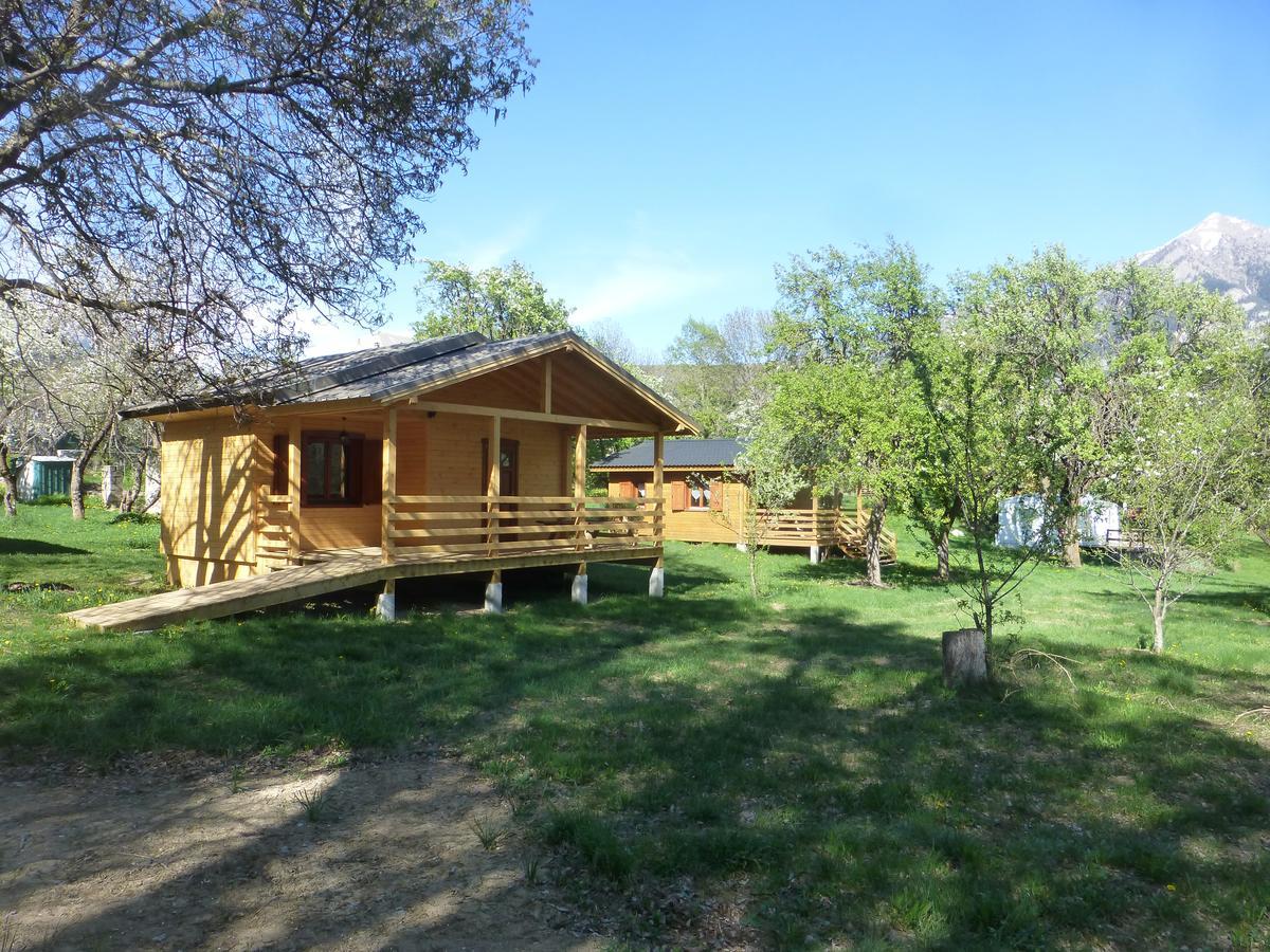 Camping, Hotel De Plein Air Les Cariamas Chateauroux-les-Alpes Kültér fotó